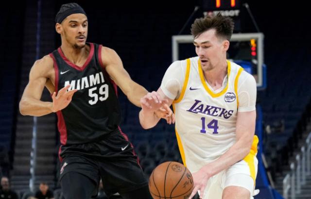 布朗尼2战仅7分！湖人00后中锋抢戏，浓眉替身是他？